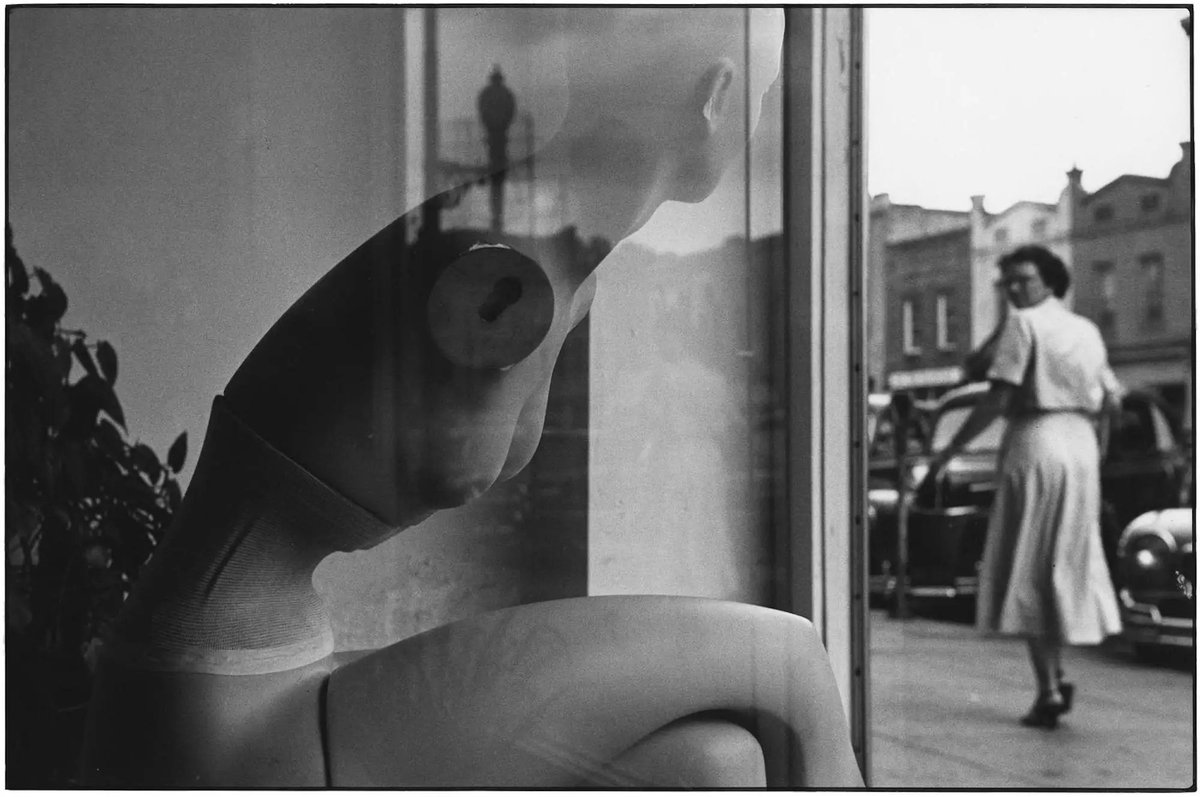louisiruela's tweet photo. Paying homage to one of the best and most influential photographers of our time.

His work will be forever appreciated.

Elliot Erwitt. RIP.🖤 https://t.co/UmAKrYfxSU