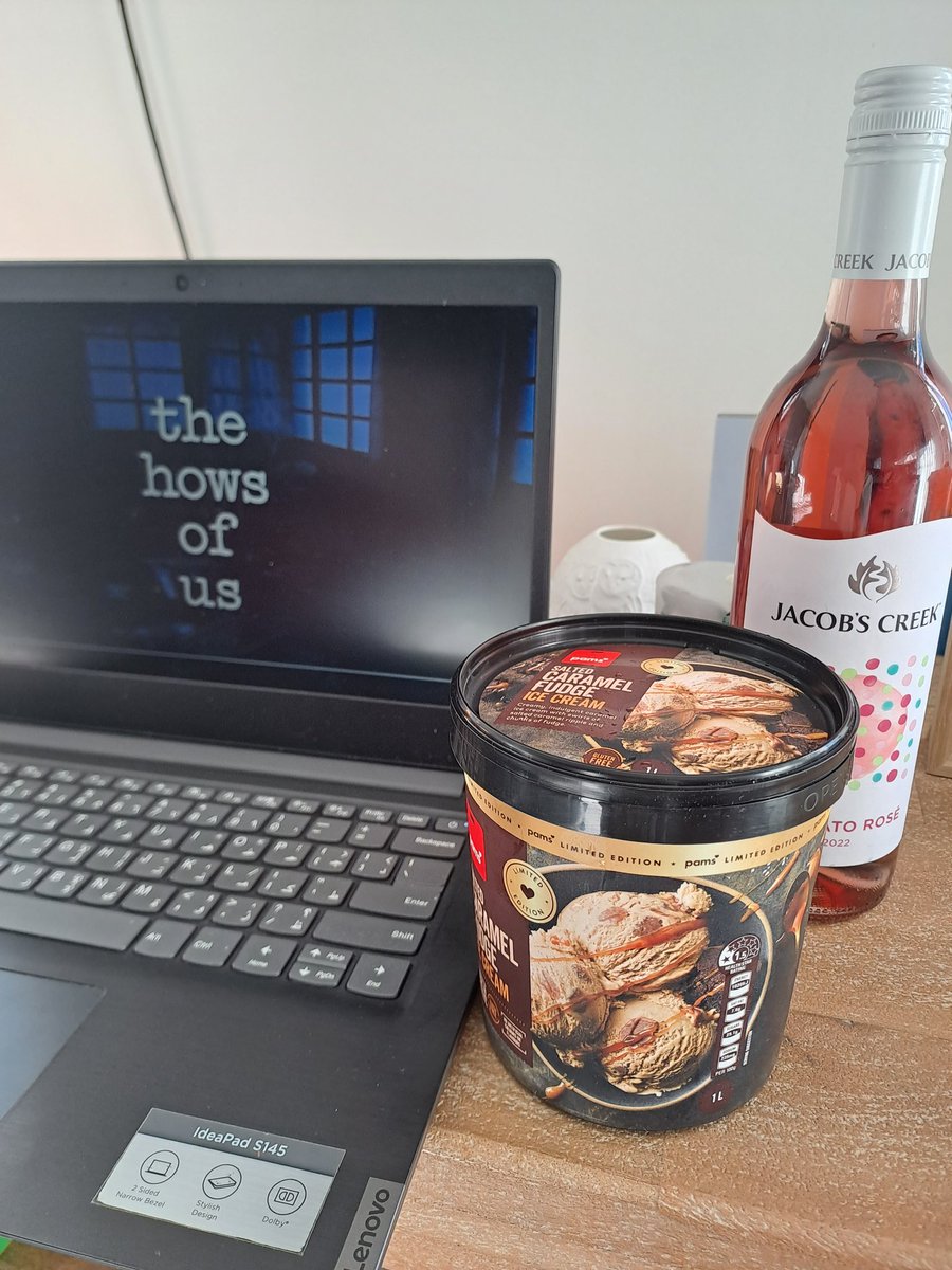 Break-up ng kathniel starter pack:

Sakit ng mata kaiiyak sa the hows of us, hits different this time 😭  Yung mga kasama naming puti dito weird na weird samin ng Filipino friends ko bat kami ganto kaaffected sa breakup ng artista hah break-up ng buong pilipinas po ito.