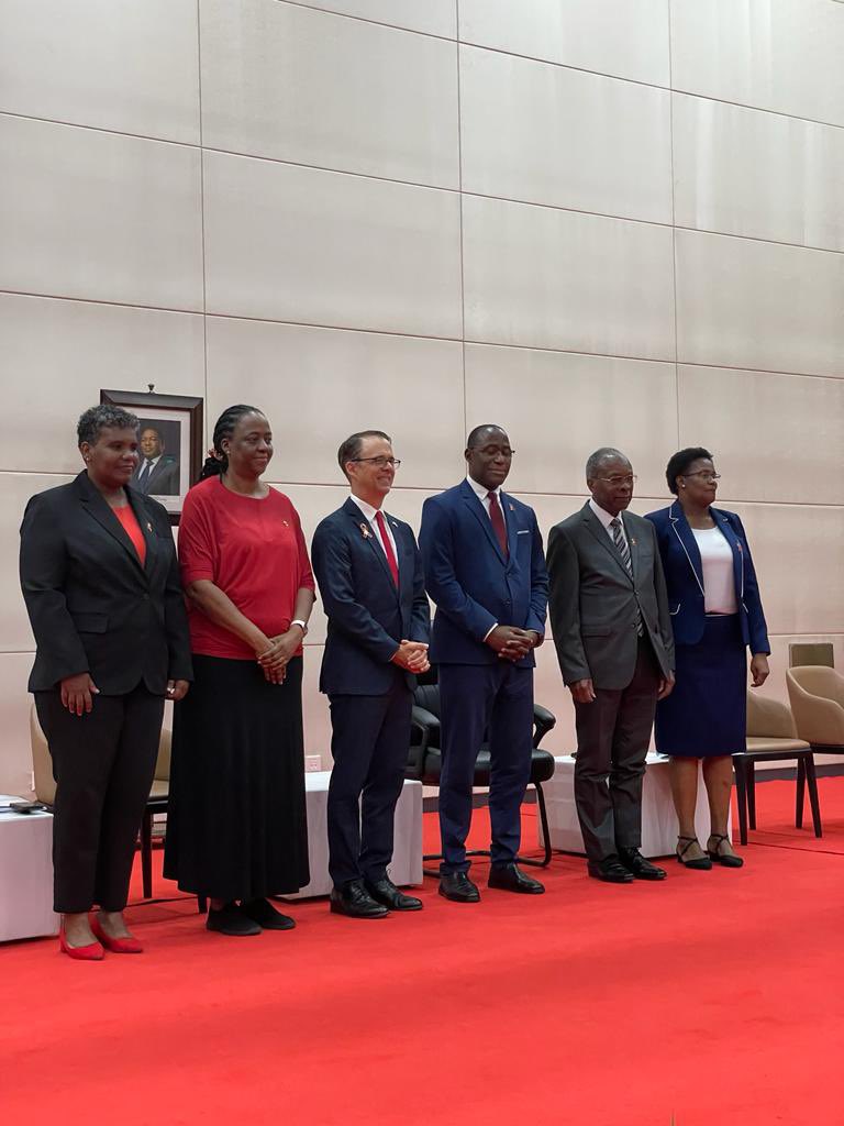 ONUMocambique's tweet photo. #AconteceAgora Comemoração do Dia Mundial de Luta contra o SIDA

As @NacoesUnidas apoiam as instituições nacionais, os parceiros e a sociedade civil moçambicana na consecução deste objectivo comum: 

Um Moçambique em que nenhuma vida seja perdida devido ao SIDA https://t.co/RCflxAP5pl