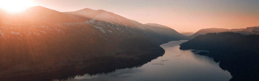 Ook al hoort verandering bij het leven, we vinden het vaak maar lastig om ermee om te gaan. Gelukkig valt het te leren, waardoor verandering op den duur lang niet zoveel onrust meer bezorgt. Dit is hoe: happinez.nl/groei/zo-leer-…