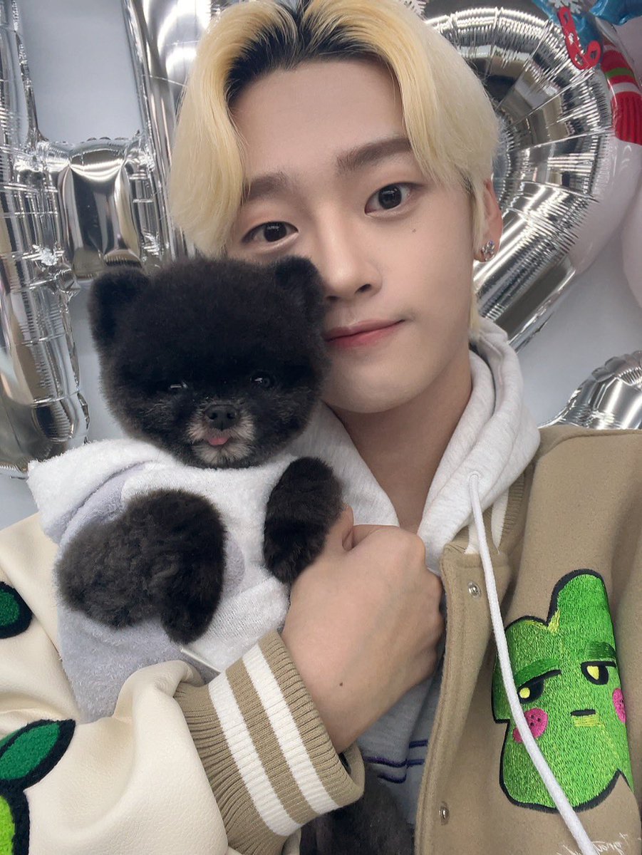 WEi__Official's tweet photo. 존재가 선물 그 자체인 석화의 빛나는 생일날✨
항상 넘치게 보내주시는 루아이의 사랑에 보답하고 싶은 따스한 석화의 마음이 루아이에게 전달되었기를 바랍니다❤️‍🔥  
루아이 덕분에 따뜻하고 행복한 석화만큼 오늘 남은 석화데이 즐거운 시간 보내세요🍀

#위아이 #WEi 
#강석화 #KANGSEOKHWA https://t.co/GNkd9HSaXB