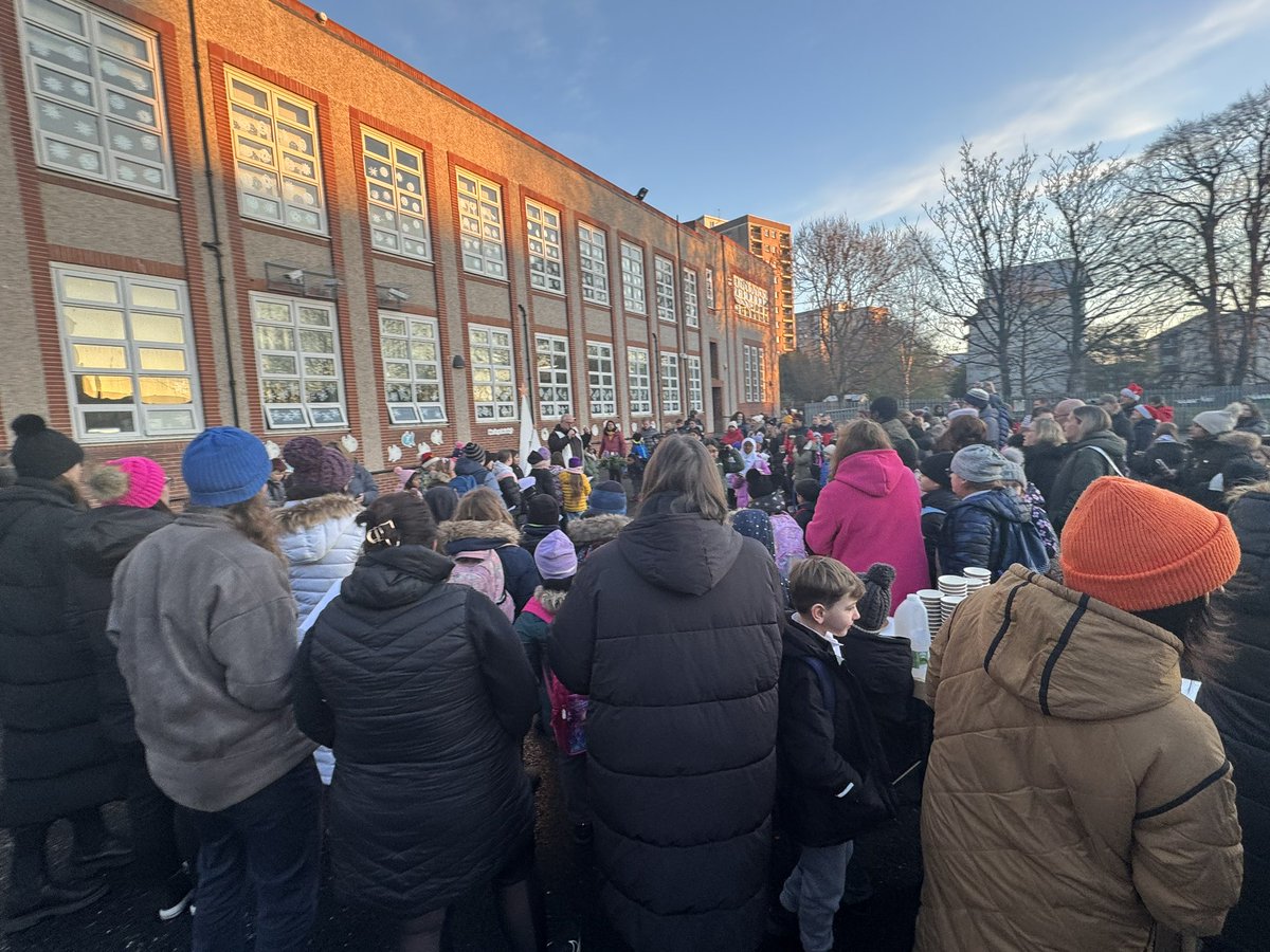StNiniansRCPS's tweet photo. A wonderful tree lighting this morning. Beautiful singing from the Christmas Choir🎄 https://t.co/MLxmghcVvj