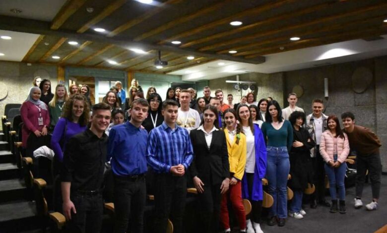 PCRCBiH's tweet photo. Championing #YouthForPeace, we empower the next generation through events like #PeaceFest, #BalkanDiskurs training, #Srebrenica Youth School, and the #StateofPeace Academy, fostering active contributions to a unified world.
๐๐๏ธ #PeaceBuilding #PCRCBiH #youth #peace https://t.co/ve2cbXoEOf