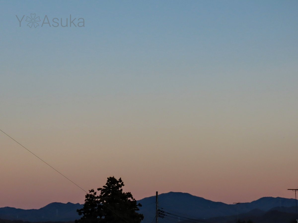 yumeasutw's tweet photo. オレンジの日の入り🌇
お疲れ様です🏁
青空に桃色の雲が流れ行く
日の入り間近🌇
南西の彼方がキラキラ深い
オレンジに🟧✨
東は桃色の #ビーナスベルト 💗
#夕空 #夕焼け #鉄塔 #電柱 #電線
#マジックアワー #sunset
#空の名前
#天気の図鑑 #雲の超図鑑
#気象のはなし
#a2023 #a1201 #a202312 https://t.co/m57HZyPiOi