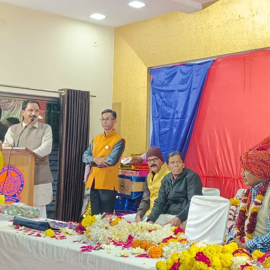 भारतीय बजदूर संघ एवं मध्य प्रदेश विद्युत वितरण कंपनी के वरिष्ठ श्री राजेंद्र जी पेंडसे जी का विद्युत विभाग से सेवा निवृत्ति के अवसर पर उपस्थित हो कर सेवा काल पूर्ण करने पर बधाई एवं शुभकामनाएं प्रेषित की।

#Nagda #नागदा #खाचरोद #khachrod #नागदा_खाचरोद_विधानसभा
#BJP #BJP4INDIA