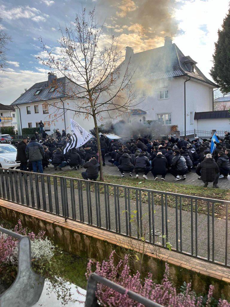 _xristi_na's tweet photo. Σε συνοικίες και σε δρόμους...🏳️🏴
#PAOKFANS #FRAPAOK #Frankfurt https://t.co/GgX3AltHkp