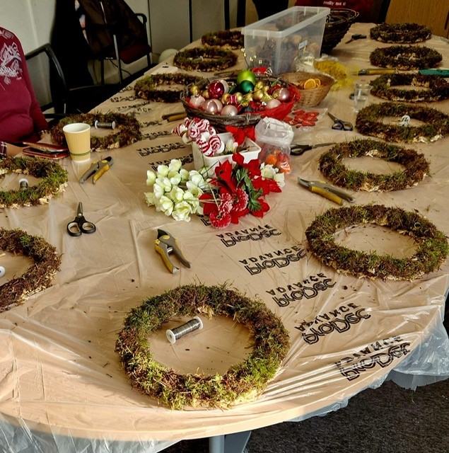 _Oakleaf's tweet photo. Clients had a wonderful time making wreaths at Oakleaf this week! One client said “Just wanted to say how much I enjoyed and appreciated the wreath making today, Tina was a fantastic tutor and had time for us all, I left feeling really good about myself and what I had produced.” https://t.co/V0QbgNAQYl