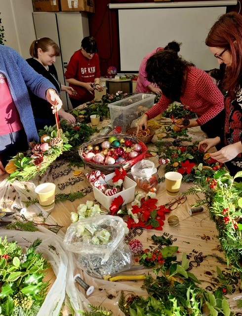_Oakleaf's tweet photo. Clients had a wonderful time making wreaths at Oakleaf this week! One client said “Just wanted to say how much I enjoyed and appreciated the wreath making today, Tina was a fantastic tutor and had time for us all, I left feeling really good about myself and what I had produced.” https://t.co/V0QbgNAQYl