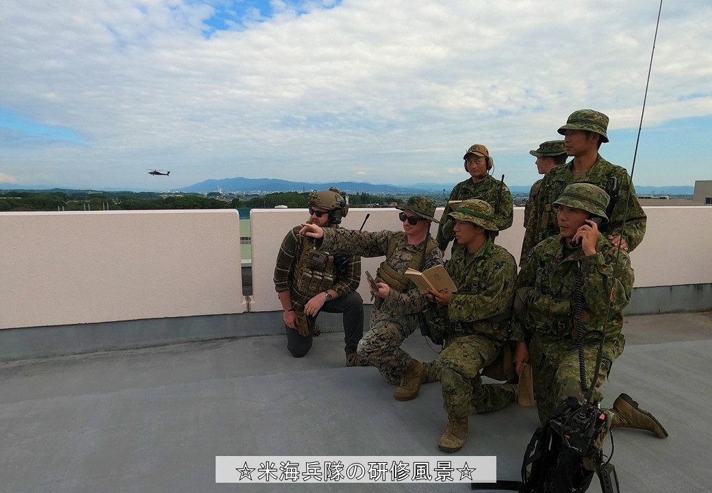 水陸機動団特科大隊火力誘導中隊が、第1戦闘ヘリコプター隊との協同