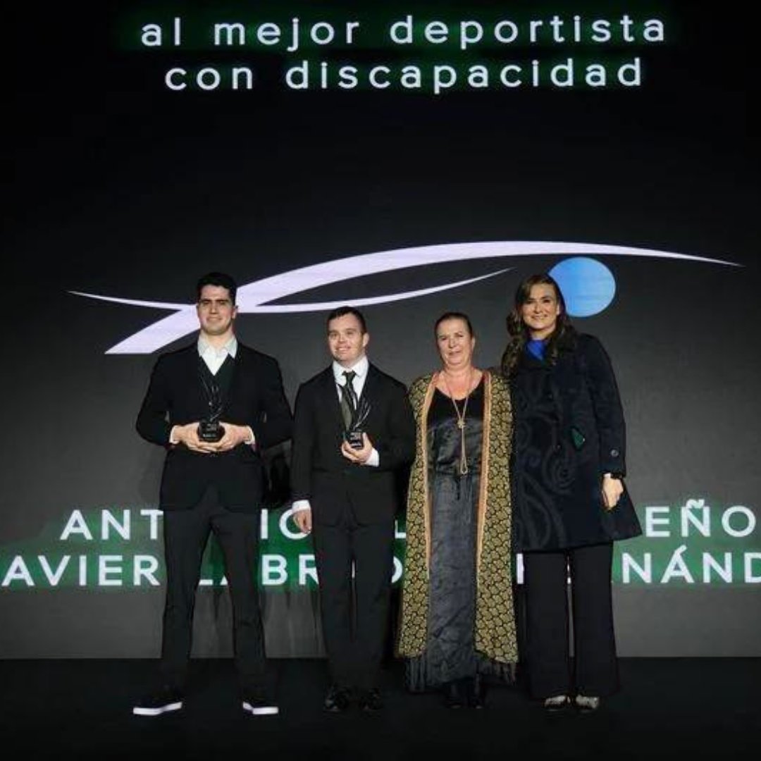 ⭐¡Brillando entre los mejores!⭐ Anoche a Javier Labrador le hicieron entrega del premio Mejor Deportista con Discapacidad 👏👏👏 en la gala de Premios Andalucía de los Deportes 2022. Estamos muy orgullosos de Javier y le seguiremos apoyando en todos sus objetivos 💪