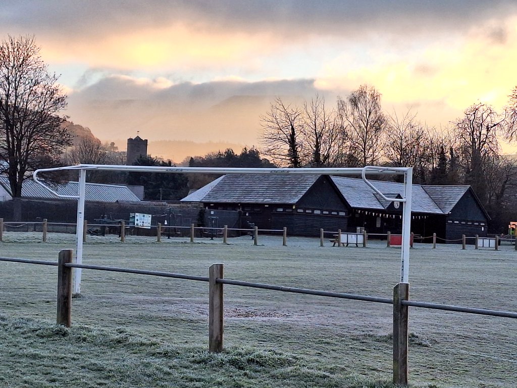 WmPowell2021's tweet photo. #WinterIsComing #Talgarth #BannauBrycheiniog #MynyddoeddDuon #BrychansCountry 👑 ❄️ https://t.co/yE8esF6p8z