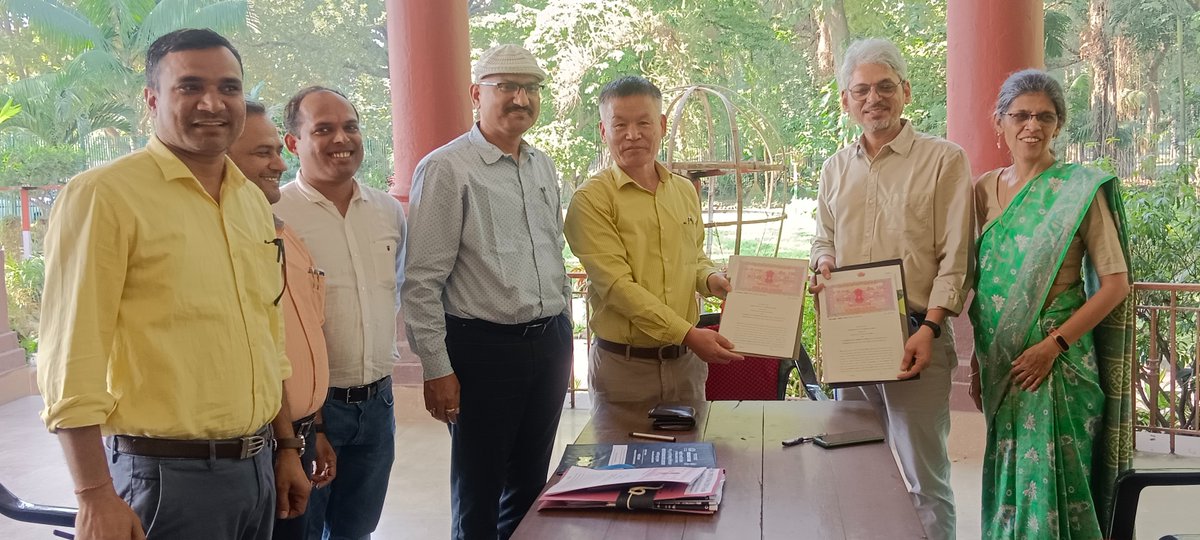 bsi_moefcc's tweet image. @bsi_moefcc, Simpson &amp;amp; Brown LLP Architects of Edinburgh, and Alleya and Associates of Kolkata signed a Memorandum of Understanding to pave the way for the completion of Roxburgh&apos;s International Hub Project, which involves the renovation of Roxburgh&apos;s House at Botanic Garden.