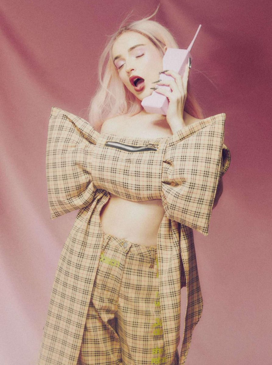 josuelo's tweet photo. Muy buena la sesión de fotos de #KimPetras para ELLE Mex y el diseño a cuadros de “Tiempos” mostrando el talento nacional 👊🔥 de la misma temporada que uso #MethMath en el Cereeeee de Abril https://t.co/6ur672D2I9