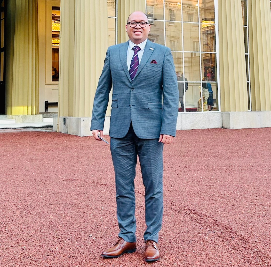 Honour as Senior Charge Nurse Jan Bacani attends the King's Reception at Buckingham Palace.

Jan, one of the first Filipino nurses to work <a href="/sathnhs/">SaTH</a>, said it was a fantastic celebration of the NHS.

Well done Jan! 👏

To read more: bit.ly/3GpDH1w