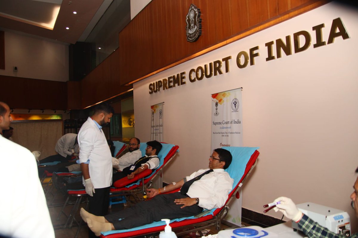 aiims_newdelhi's tweet photo. AIIMS New Delhi organizes a voluntary blood donation camp at the #SupremeCourt of India.
The Chief Justice of India inaugurated the event where we collected more than 200 units of blood
#VoluntaryBloodDonation https://t.co/MkYcDLi6A8