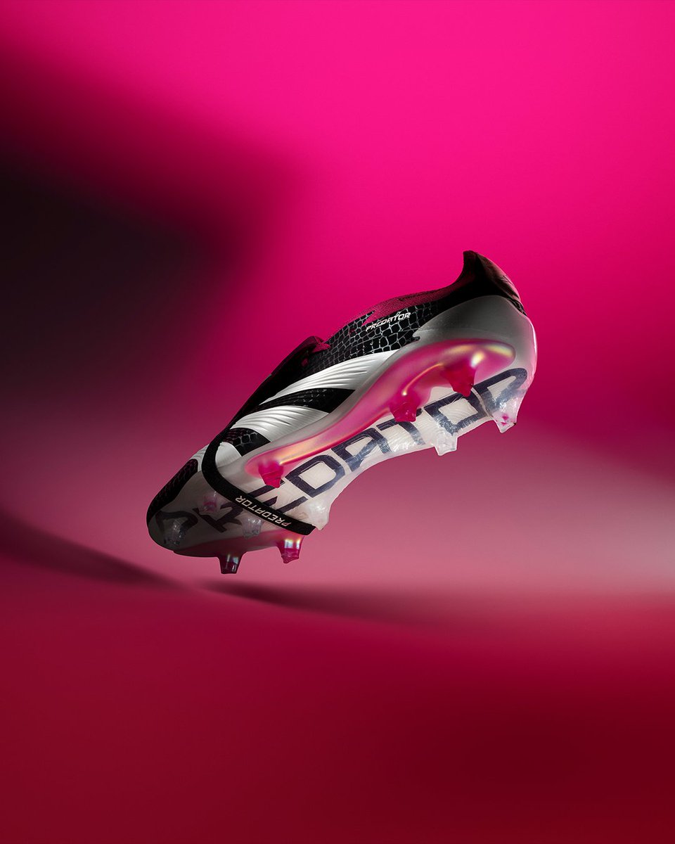 Adidas lance la Predator 30, une édition spéciale pour célébrer les 30 ans de la Predator. ✨🎂

Le design est inspiré du look classique de la Predator des années 1990.

Elle ressuscite une de ses caractéristiques passées les plus célèbres : la languette repliable.

En référence