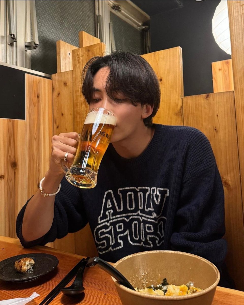 minminxmxm's tweet photo. 飲み会の席でこんな人居られたら即死んでしまいますね。 https://t.co/nuLaXfC8Cd