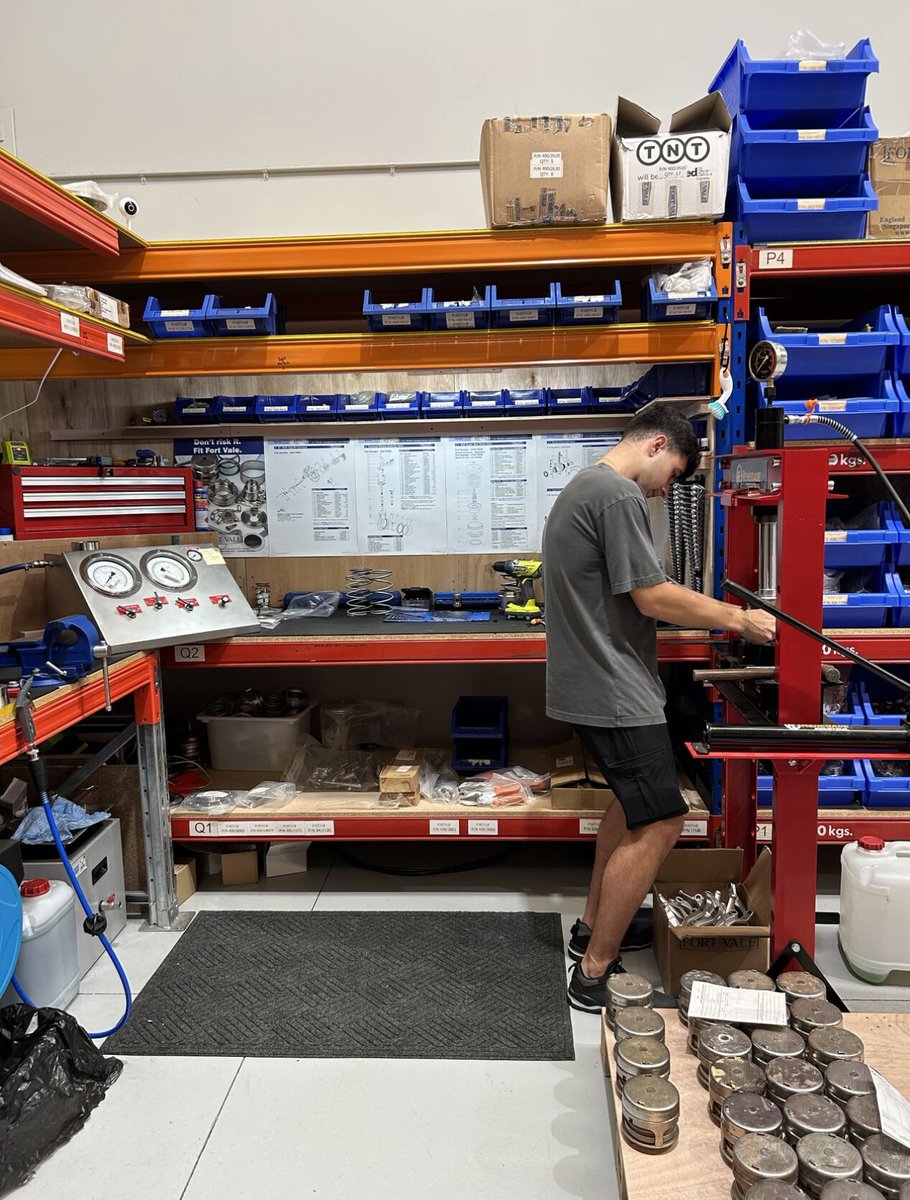 FortVale_'s tweet photo. After arriving from a cooler English climate and landing in a sweltering barmy Brisbane, Oliver has completed his first two weeks working in the Fort Vale Australian office.
#fortvale #dglgroup #sales #isotank https://t.co/lMjbhe6ifr