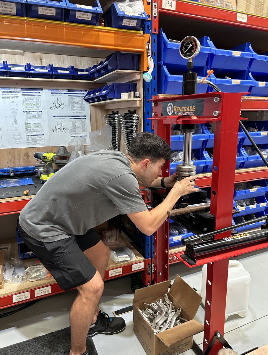 FortVale_'s tweet photo. After arriving from a cooler English climate and landing in a sweltering barmy Brisbane, Oliver has completed his first two weeks working in the Fort Vale Australian office.
#fortvale #dglgroup #sales #isotank https://t.co/lMjbhe6ifr