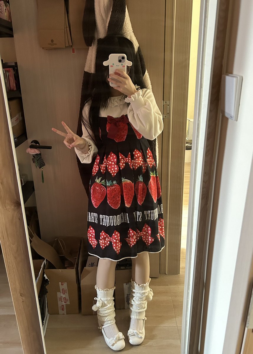 Ouott26's tweet photo. 吃草莓的季节到啦 https://t.co/vbjzUvdz12