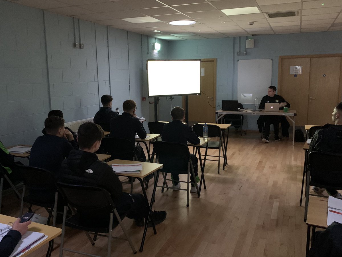 Players analysing and presenting on their Individual Performance from Tuesdays game @FingalSports @Fingalcoco @faischools @IrelandFootball #learning #performance #football