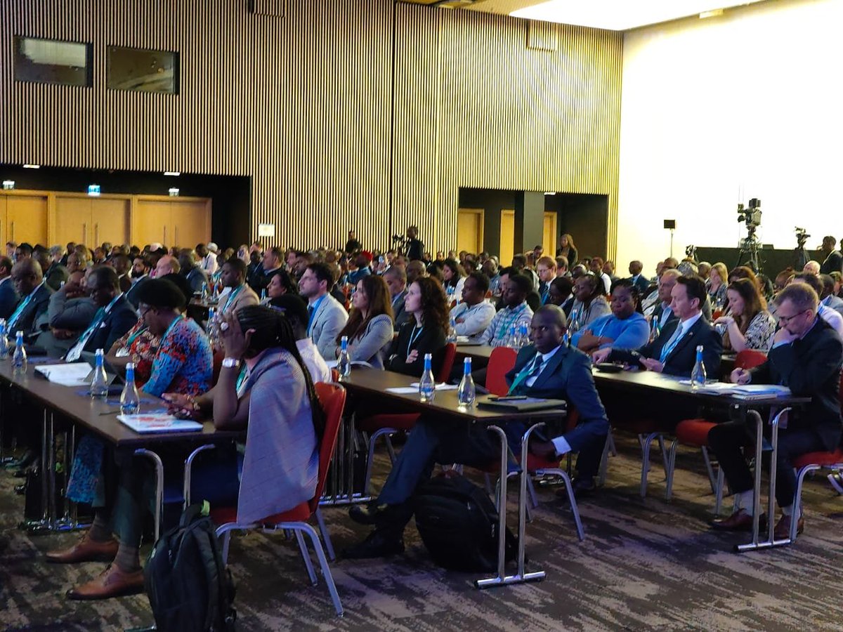 Minisitiri w’Intebe Dr. Edouard Ngirente asanga ibihugu bya Afurika bikwiye gushyira imbaraga mu bikorwaremezo no kubaka ubumenyi bukenewe mu barimu n’abanyeshuri mu kuzamura uburezi ku mu gabane wa Afurika. Ibi yabitangaje ubwo yitabiraga inama yo guhanga udushya mu burezi