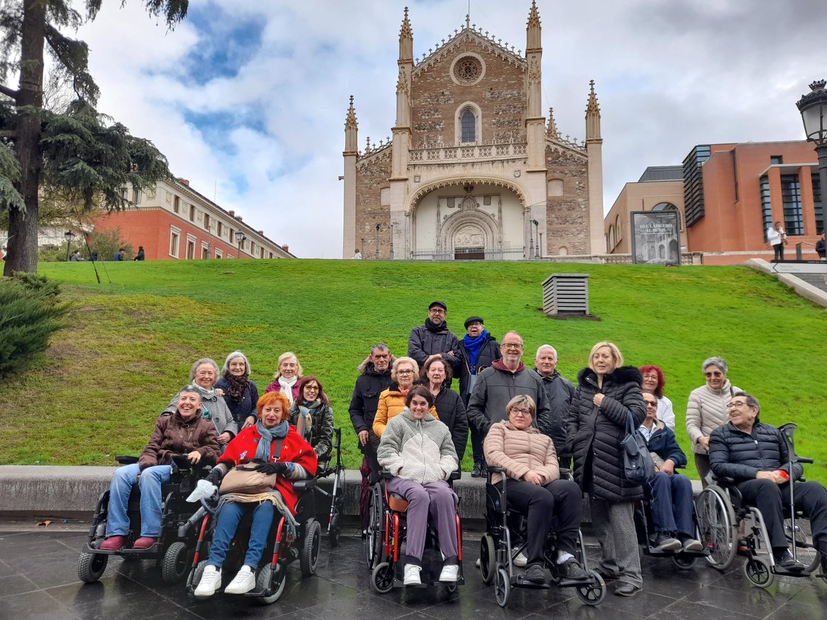 ADISFIM's tweet photo. Con motivo del Día Internacional de la Discapacidad,3 de diciembre, ayer ADISFIM realizó una excursión con algunos socios al Museo del Prado. 
Al acercar la cultura a las personas con discapacidad, se abren innumerables oportunidades para fomentar su desarrollo personal y social. https://t.co/bMWa3o2AqE