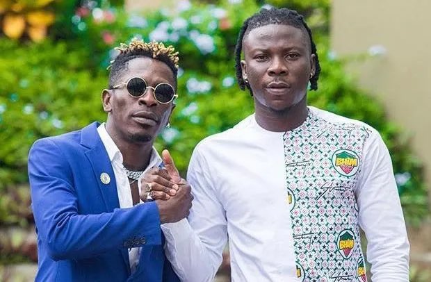 How IGP Dampare Stopped Stonebwoy And Shatta Wale from Being Booked for Ghana DJ Awards Together pakmediagh.com/2023/12/01/how…