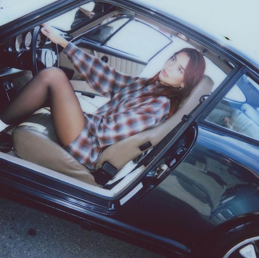 fubiz's tweet photo. @dualipa Embarks on a Thrilling Ride as the Newest @porsche Ambassador. A Perfect Fusion of Style and Speed 🚗💫
#DuaLipa #PorscheAmbassador #PowerAndElegance #PorscheJourney #StyleAndSpeed https://t.co/j8dTZDcHfs