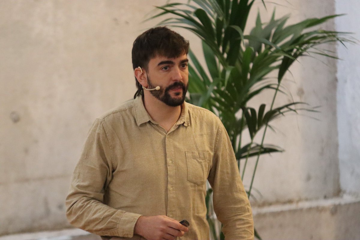 📖🗣️ Comencem amb la presentació de l’estudi “Municipis que no abandonen: pràctiques inspiradores contra l’Abandonament Escolar Prematur" per part de l'investigador Alejandro Montes (<a href="/Montes_Alej/">Alejandro Montes</a>), co-autor de l’estudi.

#ZeroAbandonament