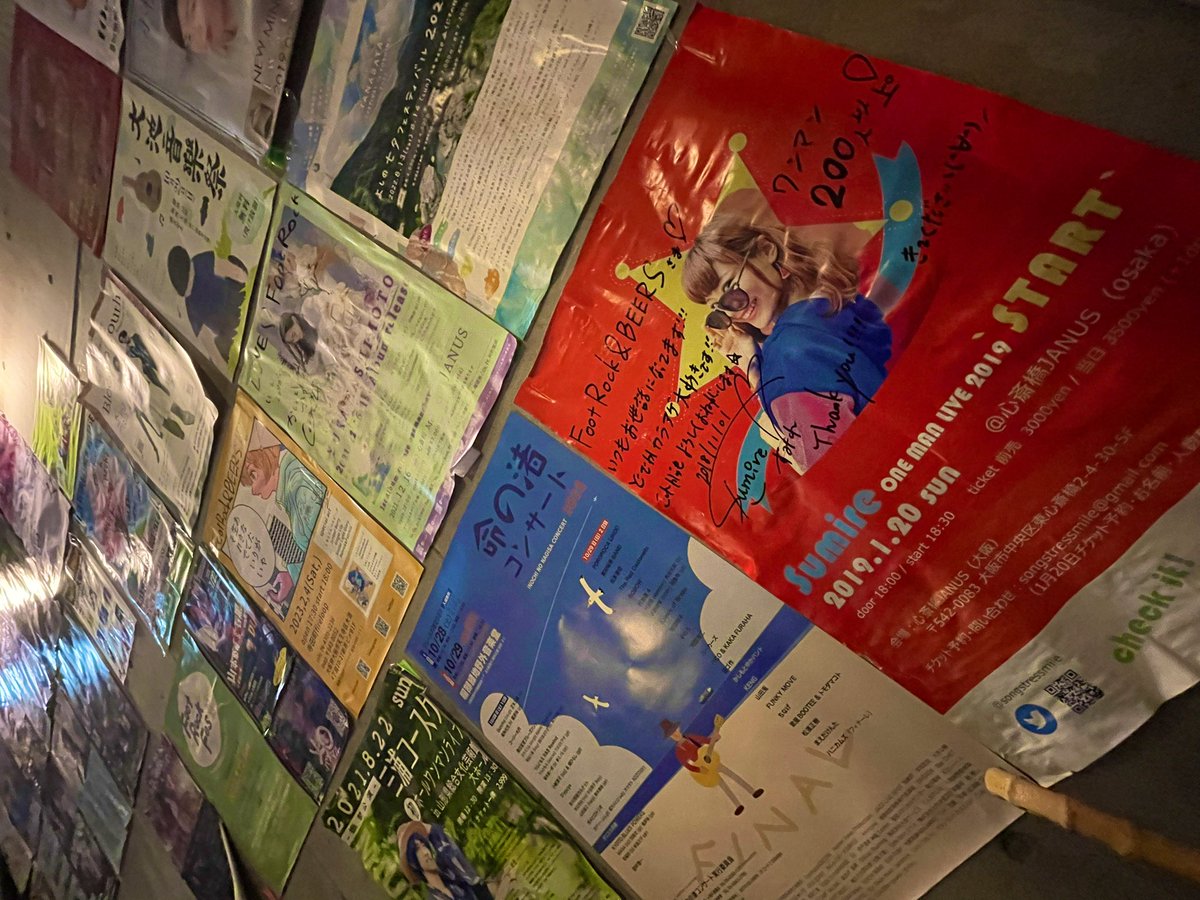 sumire_hao's tweet photo. 【JUMP!JUMP!JUMP! 】
ポスター聖地「FootRock&BEERS」
2019年のワンマンポスターも残してくださってる😭
これは貴重すぎる😭😭
お名前よく聞くFootRock様!
ステージも広く素敵な会場でした🙂
階段降りてすぐ左、2つ目の踊り場右下に
ポスターあります✨
#推しの軌跡
#JUMPJUMPJUMP
#ポスター聖地