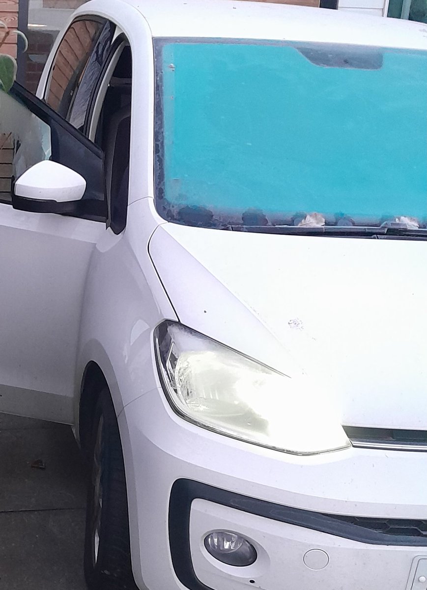 TettenhallWMP's tweet photo. Early morning frosty patrols continued for the Team this morning,numerous residents spoken to about leaving cars running whilst unattended. By 8am this morning cars had been stolen in Wolverhampton whilst unattended.#Frostymorning #Communitypatrols https://t.co/jMTSQ3V9DH