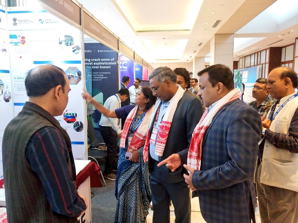 stpiguwahati's tweet photo. DG #STPIINDIA Shri Arvind Kumar visited the STPI #OctaNE stall at #INFOCOM2023 at Kolkata.
@arvindtw @infocomconnect https://t.co/8hTNkR8iL1