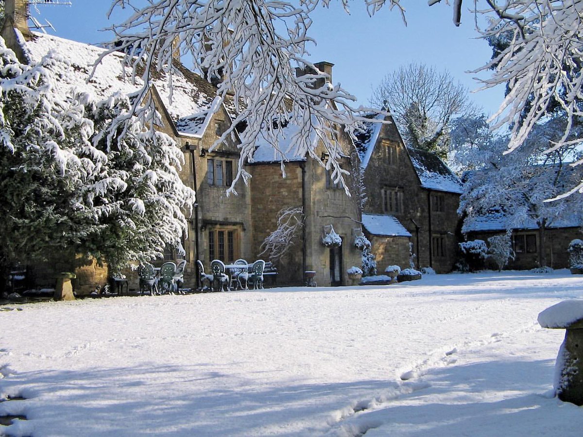 𝐂𝐡𝐫𝐢𝐬𝐭𝐦𝐚𝐬 𝐈𝐧 𝐓𝐡𝐞 𝐂𝐨𝐭𝐬𝐰𝐨𝐥𝐝𝐬

Charingworth Manor is the ideal location for a Christmas Break in The Cotswolds✨ 

For full details on our packages head to our website:
charingworthmanor.com/christmas-brea…

#charingworthmanor #luxuryhotel #thecotswolds #christmastime