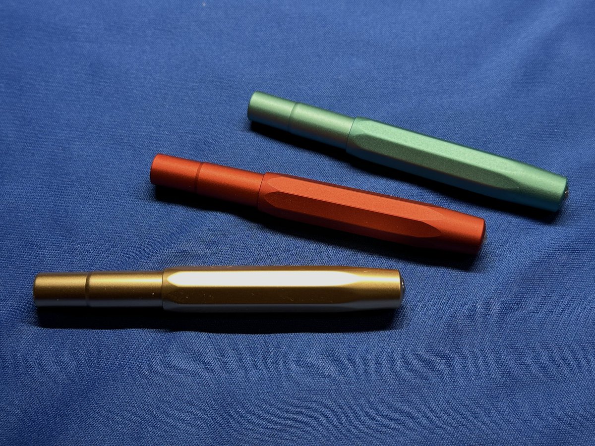 numaemon_bungu's tweet photo. Merry Xmas🎄
#Kaweco #ALsport
クリスマス🎄になるとコイツらの出番です! https://t.co/4ZRhHot8cv