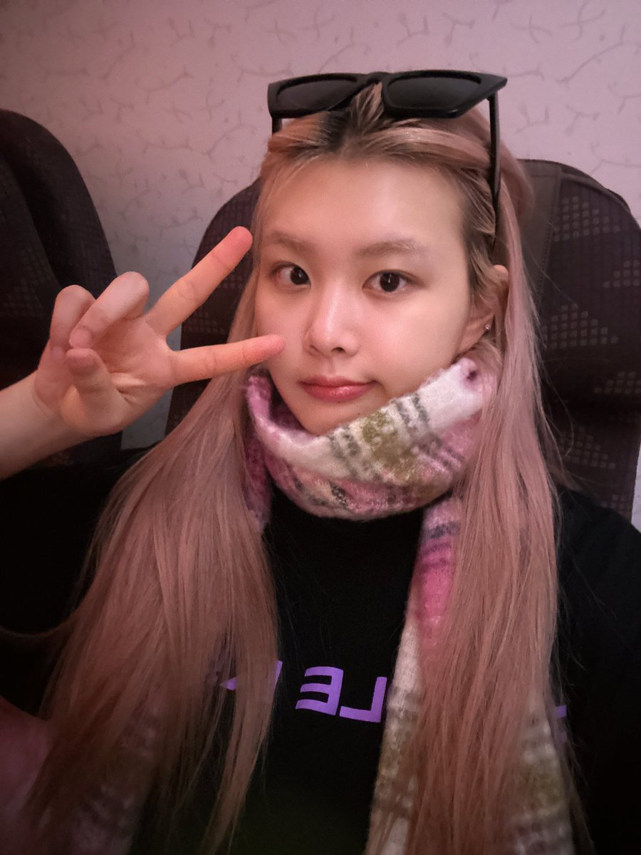 RBW_PURPLEKISS's tweet photo. [#수안]
한국 도촥! 
🛫Happy flight✈️ https://t.co/kuR2Z2pScQ