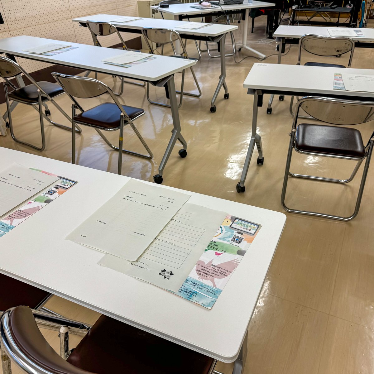 YamaguchiToshi's tweet photo. 通級指導教室の先生たち向けに、読み書き障害関係の支援技術を紹介
今回は高校受験でのICT機器活用を一緒に支援した通級の先生たちと三人でお話させていただきました
先生からの視点と外部専門機関からの視点で、事例がいつもより生々しくなったと思う https://t.co/970nGfXMGq