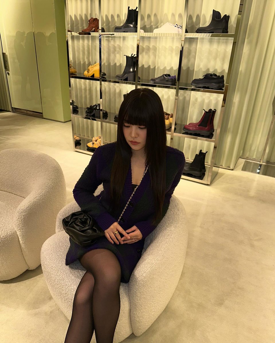 yeristgrm's tweet photo. [INSTAGRAM POST] - 7P

@.burberry holiday pop up!
👤: burberry
https://t.co/N3mjfE01Ij

@RVsmtown #RedVelvet #레드벨벳 #Yeri #예리 #Chill_Kill 
231201 · 18:55:01 KST https://t.co/mtnetzxpO0