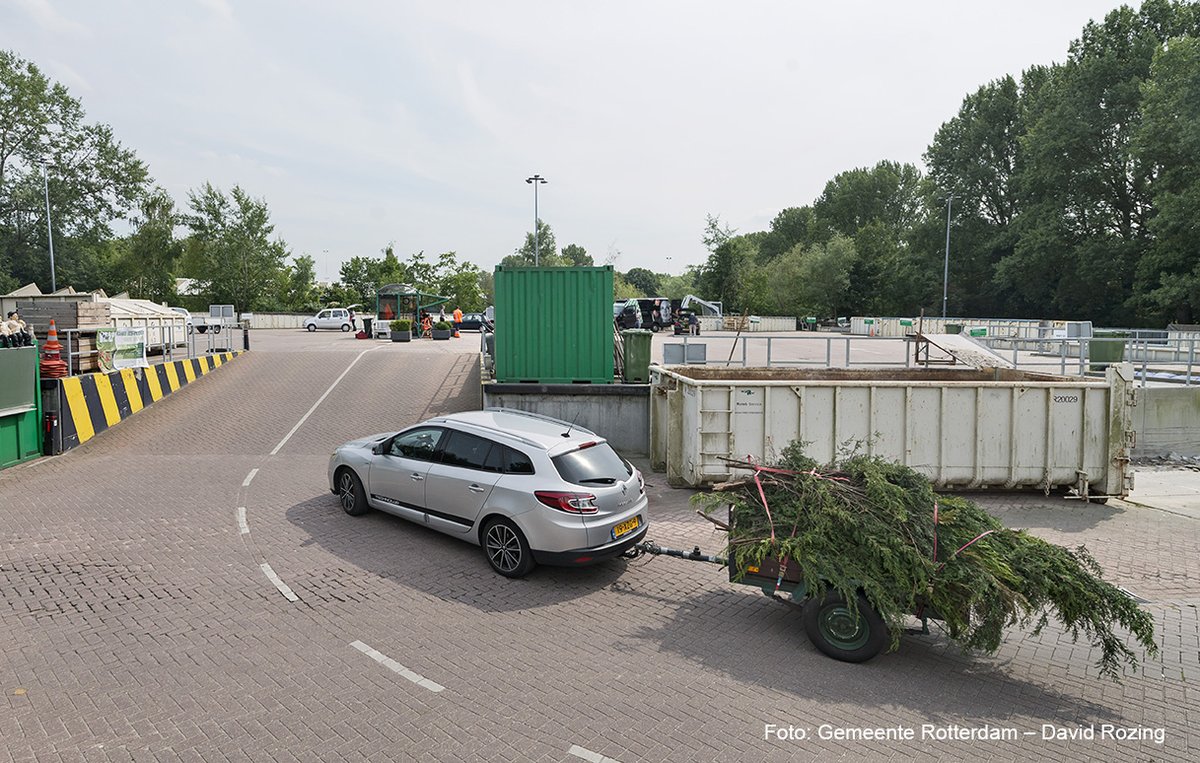 Let op! Dinsdag 5 december (Sinterklaas🎁) sluiten de milieuparken en het fietspunt om 15:00 uur. 
Kijk voor openingstijden om uw afval, grofvuil en kringloopspullen gratis in te leveren op rotterdam.nl/milieuparken.