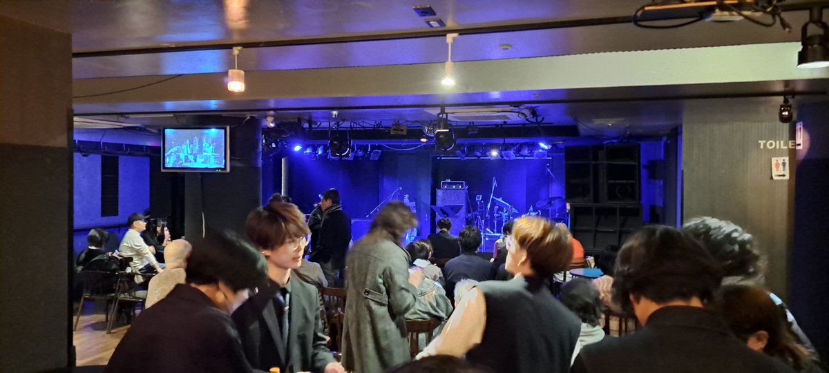 Music_4_U's tweet photo. #ブラドア
も～呑んでるよ～🍻
 #BLcafe 
 #Emilly https://t.co/v6WDrZkFWC