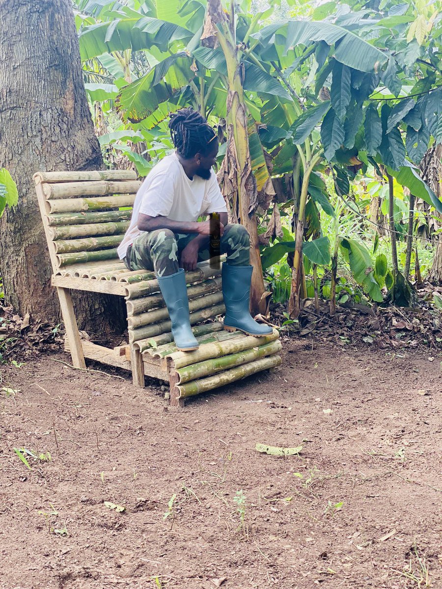 samini_dagaati's tweet photo. Are you a farmer ? Pls show working lol. Happy farmers day to all fellow farmers across the country. 
We continue to appeal to the government to pay extra attention to #agriculture and the #farmer 
Together we can feed the nation and beyond  #akyesaaaaaaaaa 🙏🏾❤️✊🏾 https://t.co/lHL383wWR7