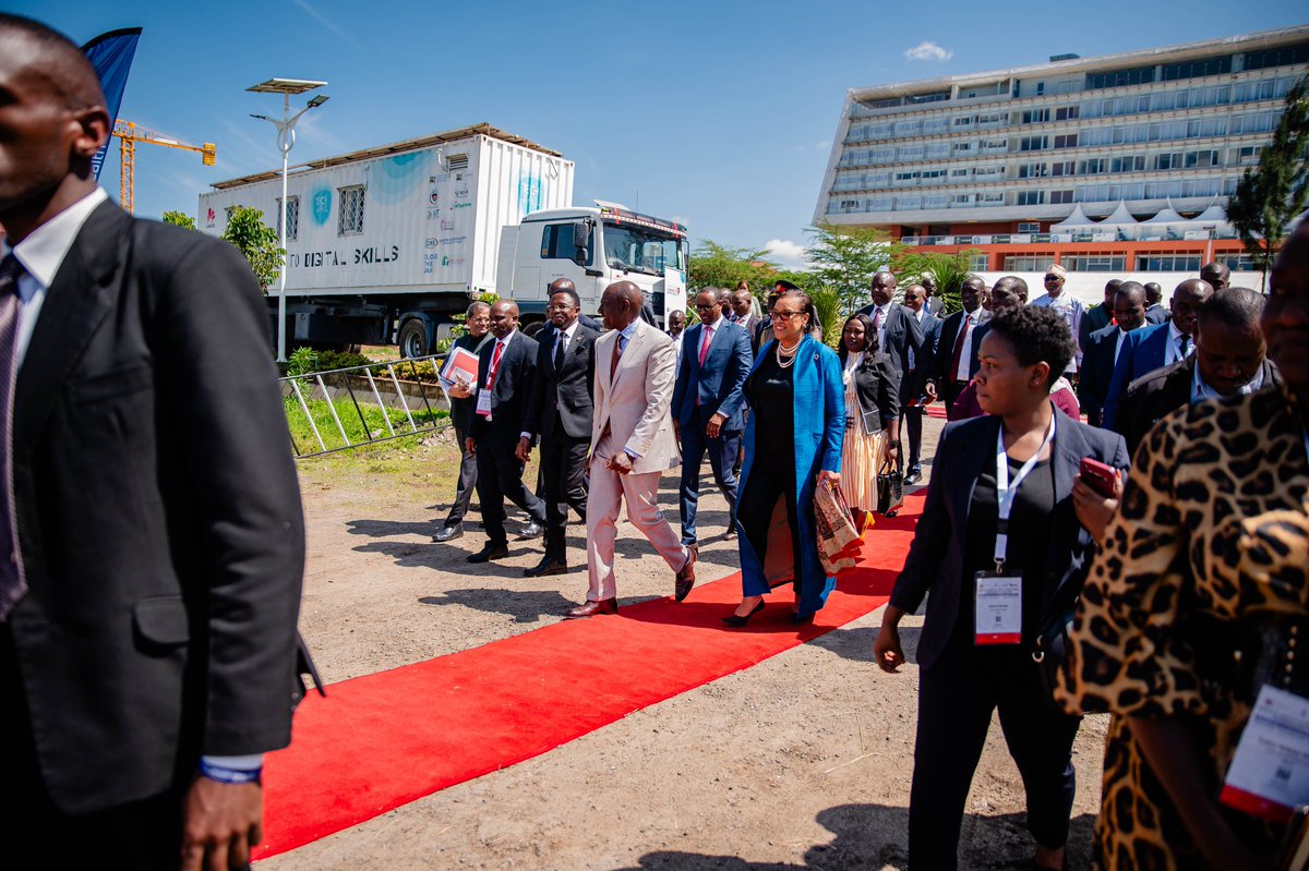 KenyaInnovWeek's tweet image. #KIW2023 l DAY 5

It’s the final day of #KIW2023CommomwealthEditon

So much energy, collaboration, and innovation witnessed in the push for a transformed and sustainable Africa.

Innovating to unlock our commonwealth 

#KIW2023CommonwealthEdition #KIW2023