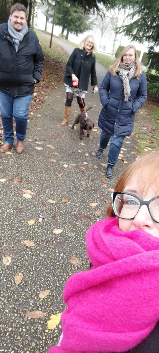 L'équipe de l'agence Axa Eve Leclercq-Sebbe se motive certains midis pour une balade avec Uguette.
#AxaPrévention #santé #bouger #sport