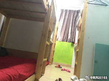 DBen2023's tweet photo. #HKG Travel Info: As prices of hostels in #HK are very high during weekends &amp; holidays, some travelers stay at Internet cafes with approx. HK$50/night, which is more value for money than cramped, smelly, dirty, noisy hostels with mattresses on the floor in areas like #Wanchai https://t.co/NdFsrG6bMU
