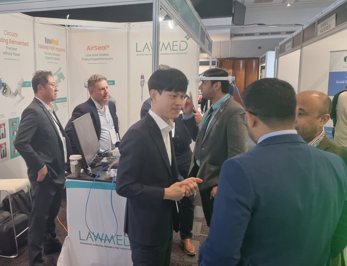 ALRSGBandI's tweet photo. Industry Engagement with our Partners continue in the Main Auditorium at #ALS2023. Come visit the various booths featuring new innovations and technology!
@IntuitiveSurg @KARLSTORZUK @Ethicon @BBraunUK @CMRSurgical @Arthrex @KimalPlc @HPB_bkmed https://t.co/3dtxDcwedH