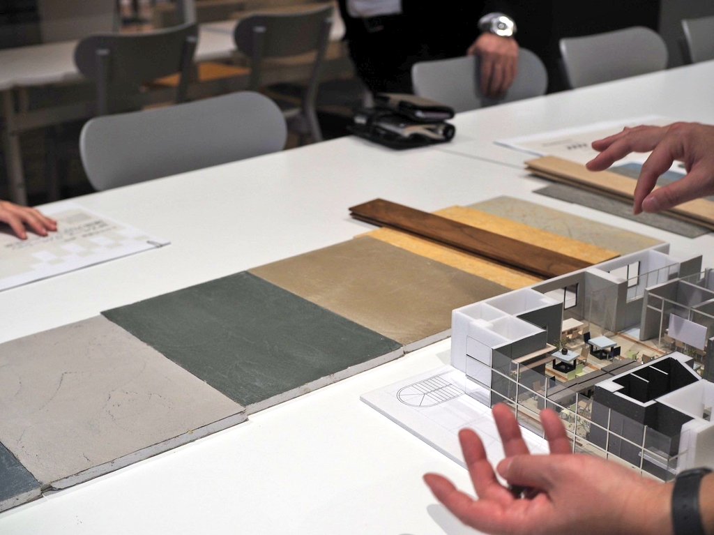 WW_kohochan's tweet image. WorkWith本町の3階改装に伴う打ち合わせ中…✍️  毎日の出社が楽しみになるような素敵な場所になりそうです👨‍💻

入居相談もお待ちしています💬
▶️ workwith-honcho.com

#WorkWith