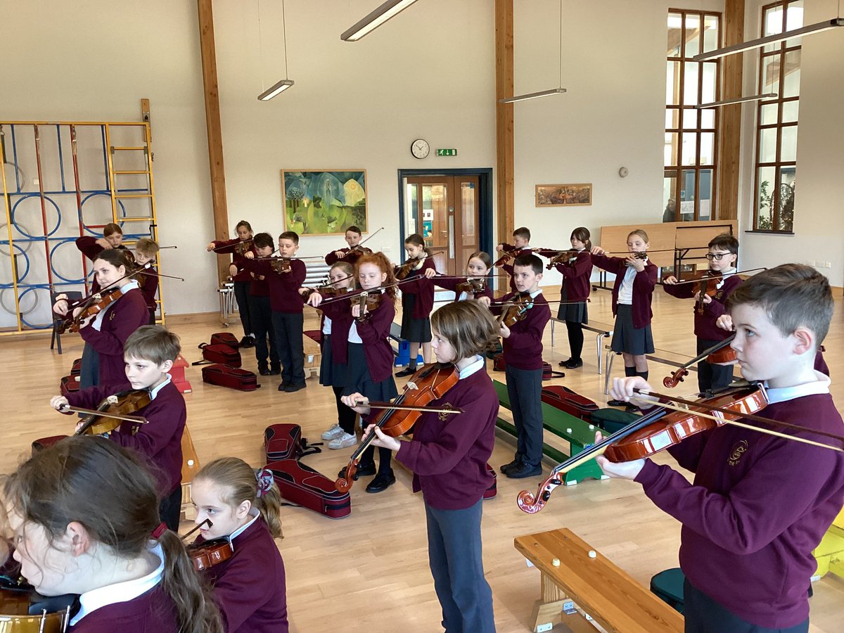 StMary_ofAngels's tweet photo. Year 5 had an amazing violin session this week. It’s been so lovely to hear their skills progress. Well done to those who are playing at home, you really can notice the difference 👏 🎻 🎼 #SMOTAMusic https://t.co/rqONd8lG28