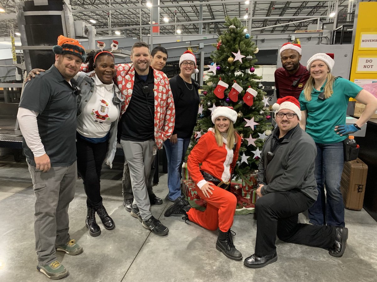 Having fun in Lockport this season with dress up Fridays! Can’t fit everyone in who participated but thank you! Excited to see what next Friday brings for Grinch day! ⁦@CP_UPSers⁩ ⁦@jphouser72⁩