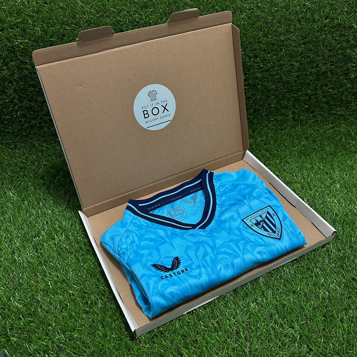 putitinthebox_'s tweet photo. A banger from Bilbao 💧🦁🇪🇸

We’ve got a few of these ready to go out 📦

Tap the link to get your mystery football shirt 👕

https://t.co/HvIigWf07R

#putitinthebox #mysteryshirt #mysteryfootballshirt https://t.co/Cz2mrNl7on