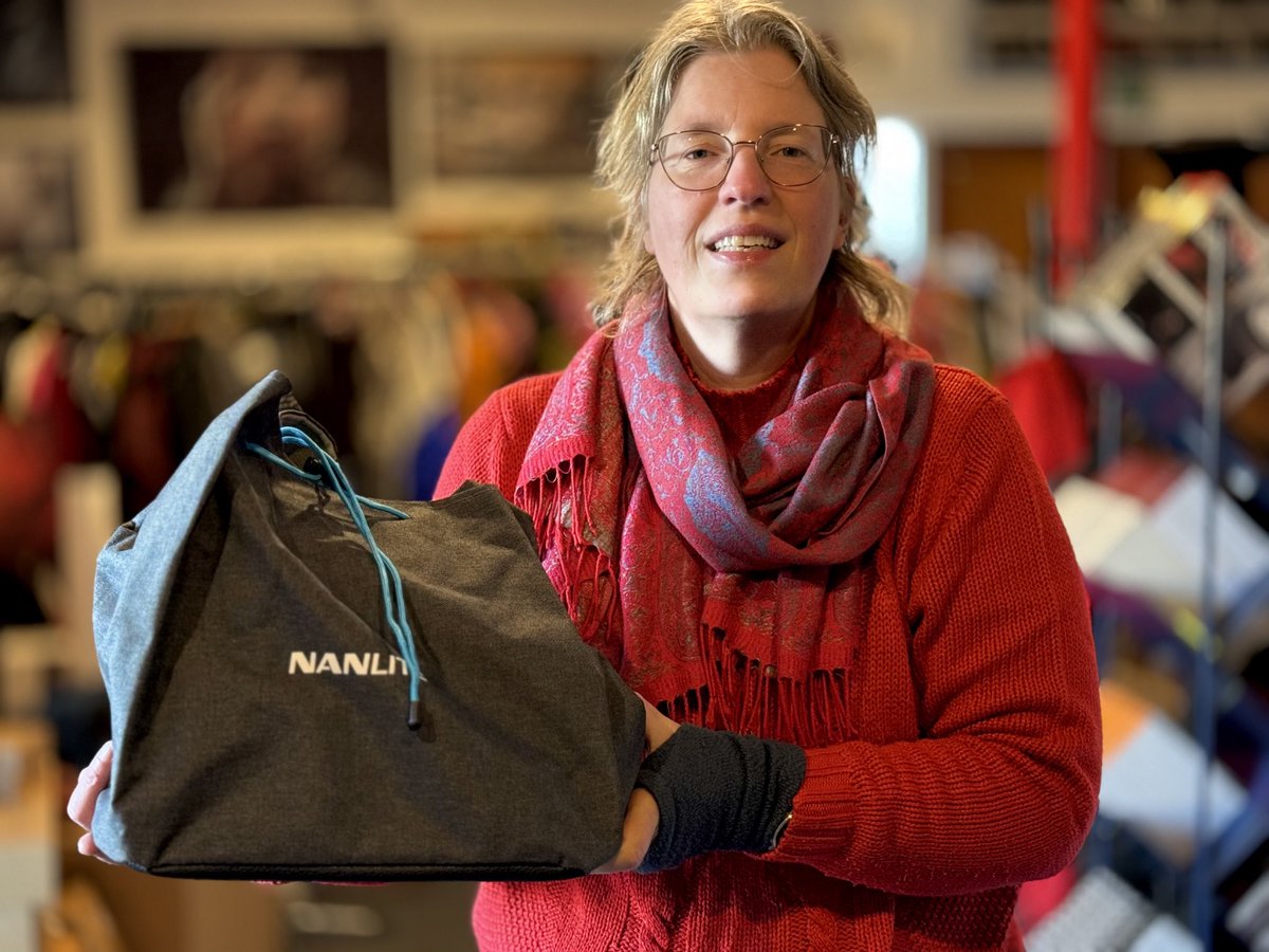 frankdoorhof's tweet photo. I love Fresnels. 
But they were always very expensive. 
The #nanlite Annewiek is holding here is perfect and we sell them for 149,00 including VAT and barndoors. 

https://t.co/TTeNZcOhUC
In stock now. For that perfect vintage look and portraits with power. https://t.co/MwSMZS5a6t